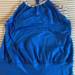Lululemon yoga top with bra